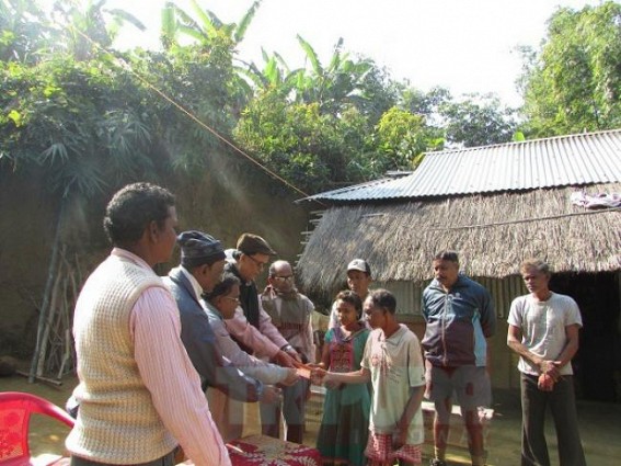 Left front gives financial assistance to Earthquake decease’s family Left front gives financial assistance to Earthquake decease’s family